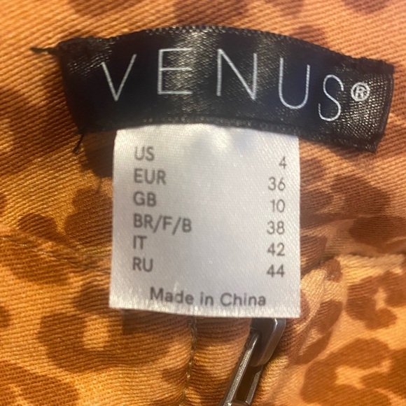 Venus Womens Pants Size 4 Orange Peach Brown Leopard Print Barrel Jeans - Picture 2 of 4